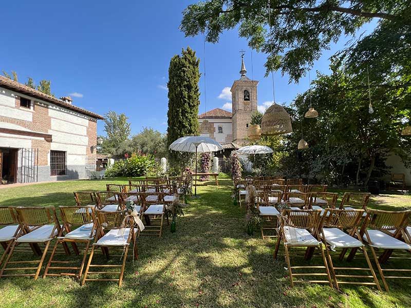 Ceremonia en jardín exterior