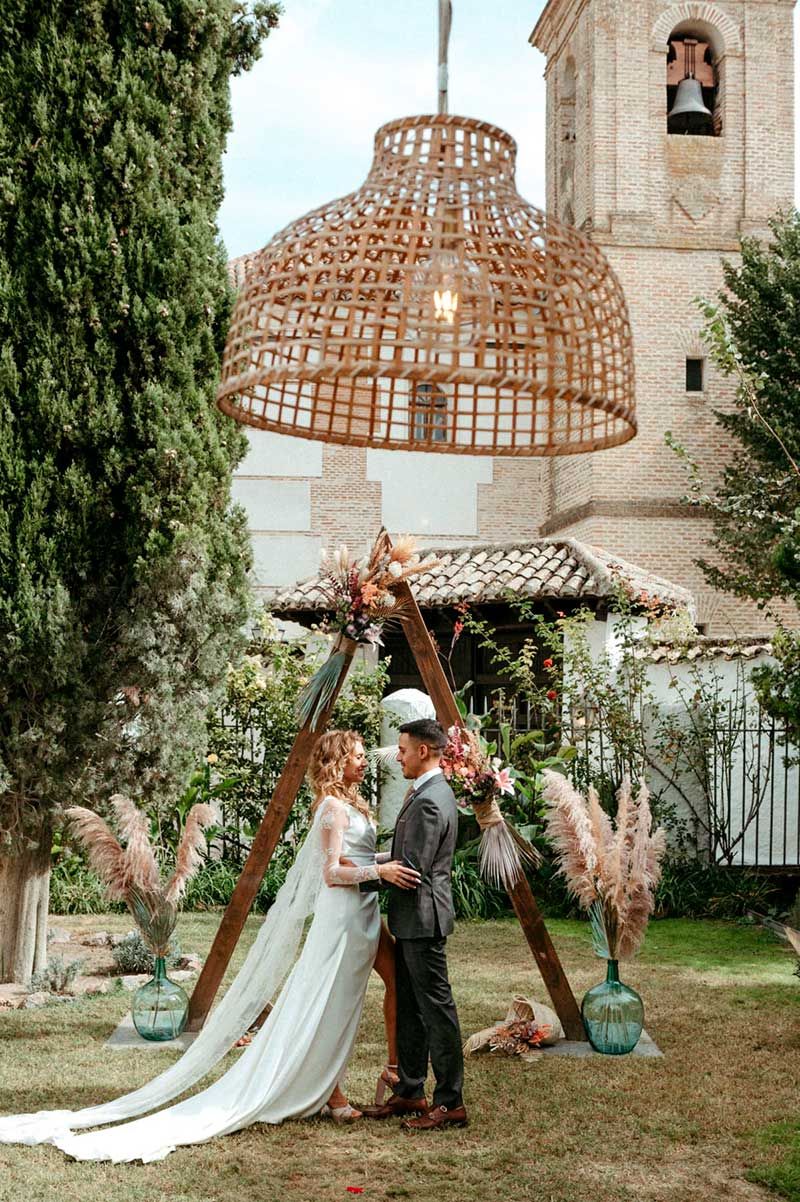 Novios en el jardín