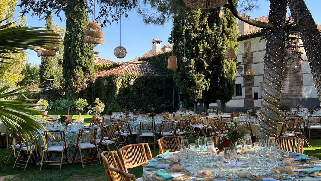 Jardín e interiores de La casa de los Cassy